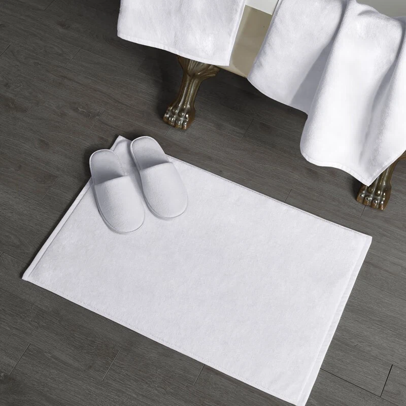 white bath mat